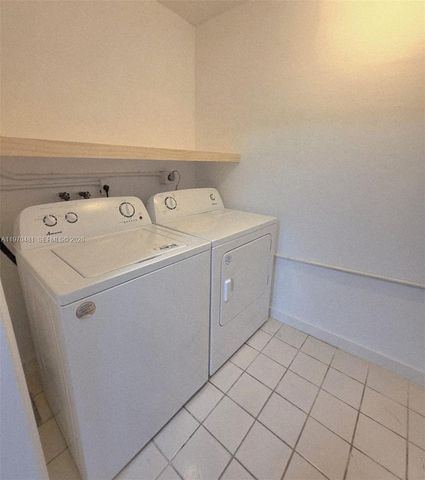 250 NE 51st St, Oakland Park, FL 33334