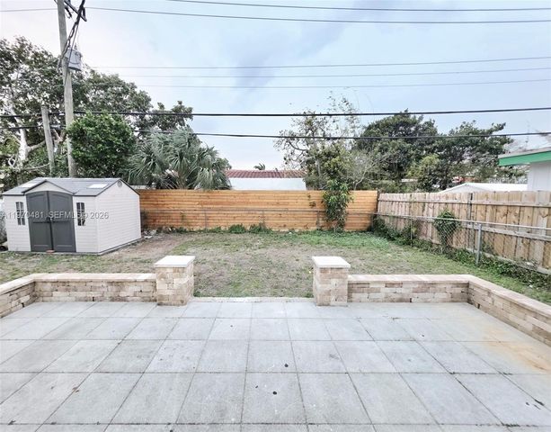 250 NE 51st St, Oakland Park, FL 33334