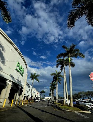 250 NE 51st St, Oakland Park, FL 33334