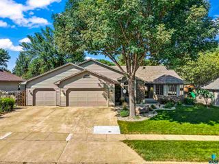 720 E 61st St, Sioux Falls, SD 57108