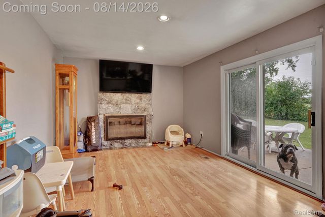 654 Manchester Street, Madison Heights, MI 48071