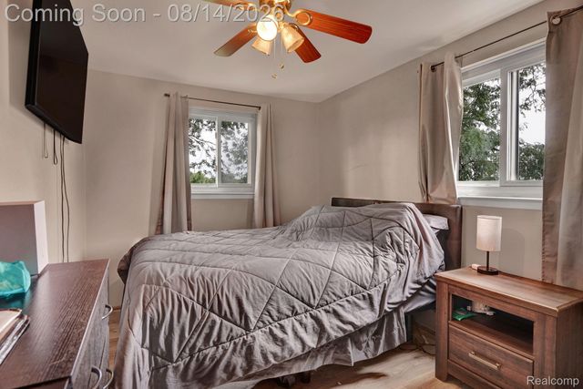 654 Manchester Street, Madison Heights, MI 48071