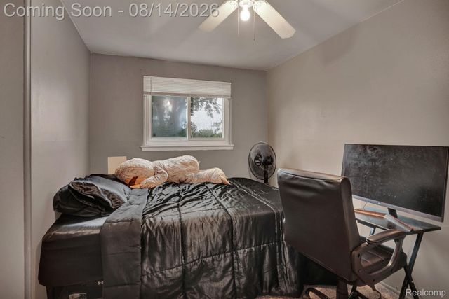 654 Manchester Street, Madison Heights, MI 48071