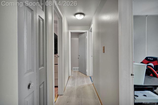 654 Manchester Street, Madison Heights, MI 48071