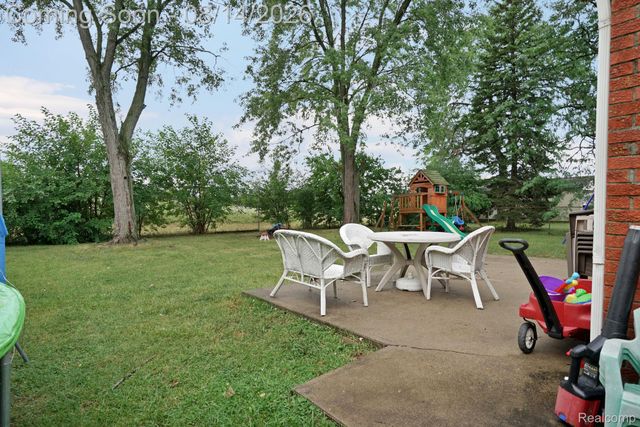 654 Manchester Street, Madison Heights, MI 48071