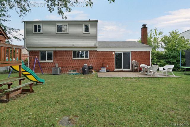 654 Manchester Street, Madison Heights, MI 48071