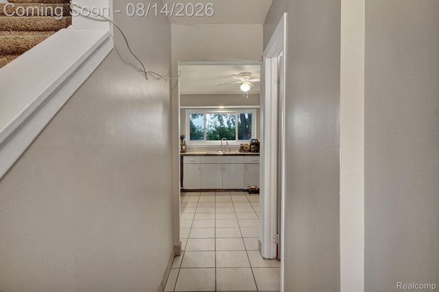 654 Manchester Street, Madison Heights, MI 48071