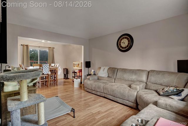 654 Manchester Street, Madison Heights, MI 48071
