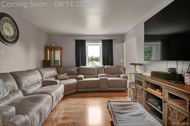 654 Manchester Street, Madison Heights, MI 48071