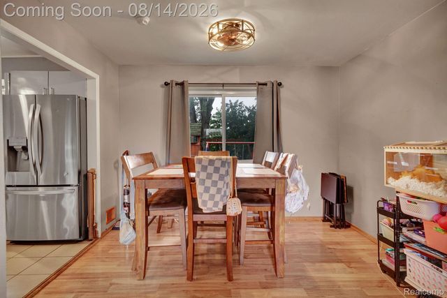654 Manchester Street, Madison Heights, MI 48071
