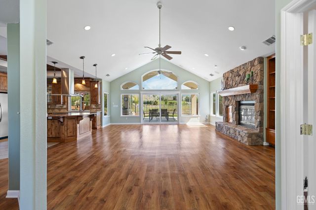 32250 Appaloosa Drive, Lindsay, CA 93265