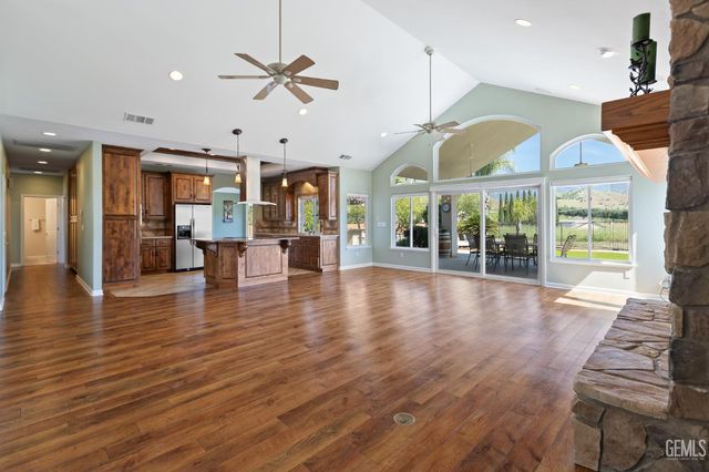 32250 Appaloosa Drive, Lindsay, CA 93265