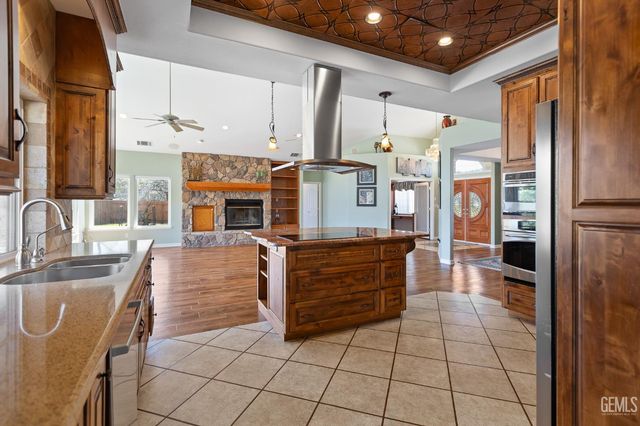 32250 Appaloosa Drive, Lindsay, CA 93265