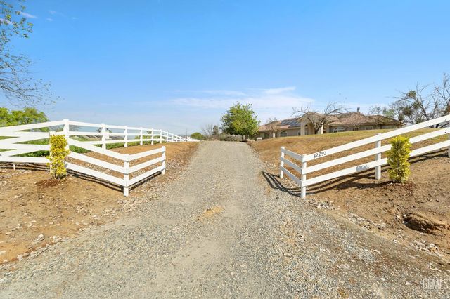 32250 Appaloosa Drive, Lindsay, CA 93265