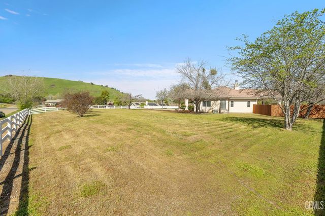 32250 Appaloosa Drive, Lindsay, CA 93265