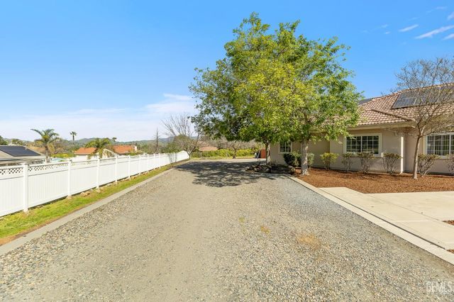 32250 Appaloosa Drive, Lindsay, CA 93265