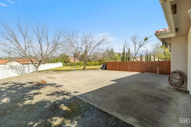 32250 Appaloosa Drive, Lindsay, CA 93265