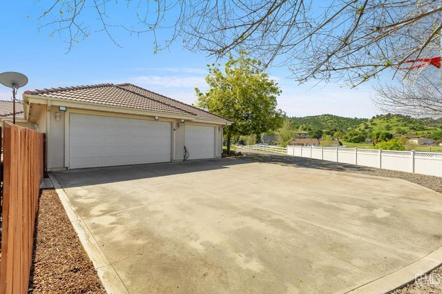 32250 Appaloosa Drive, Lindsay, CA 93265