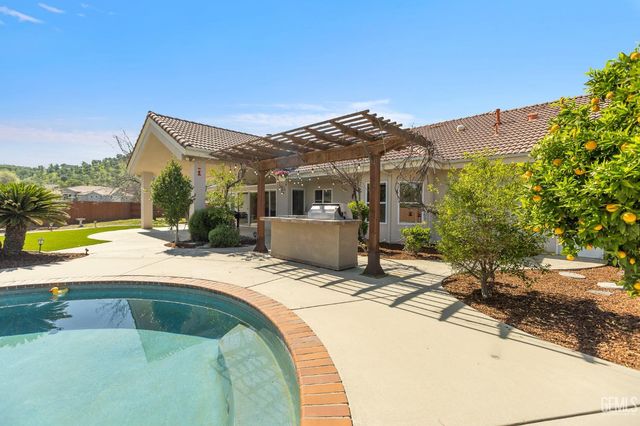 32250 Appaloosa Drive, Lindsay, CA 93265