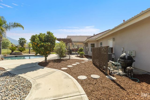 32250 Appaloosa Drive, Lindsay, CA 93265