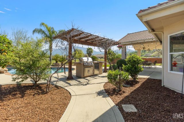 32250 Appaloosa Drive, Lindsay, CA 93265