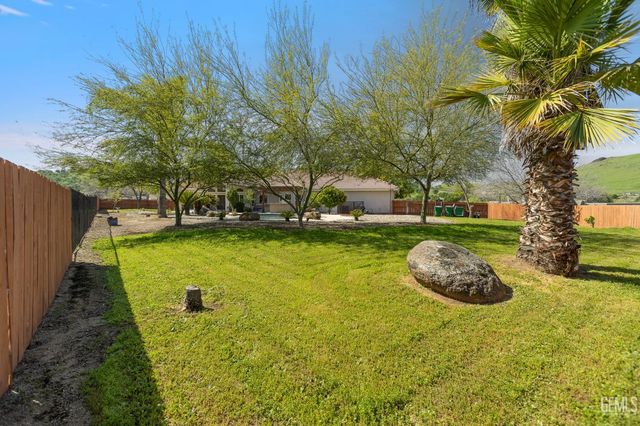 32250 Appaloosa Drive, Lindsay, CA 93265