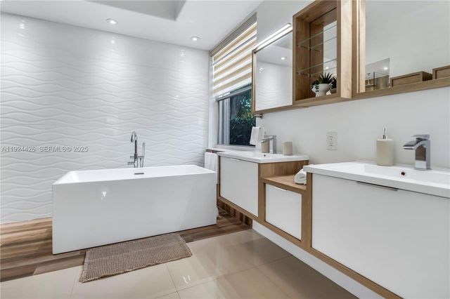 18361 NW 10th St, Pembroke Pines, FL 33029