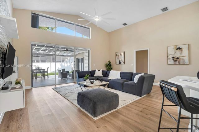 18361 NW 10th St, Pembroke Pines, FL 33029