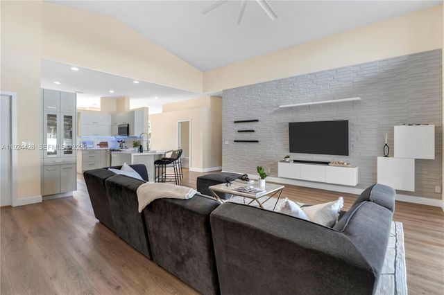 18361 NW 10th St, Pembroke Pines, FL 33029