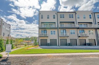 14350 YESLER AVE #4, Chantilly, VA 20151