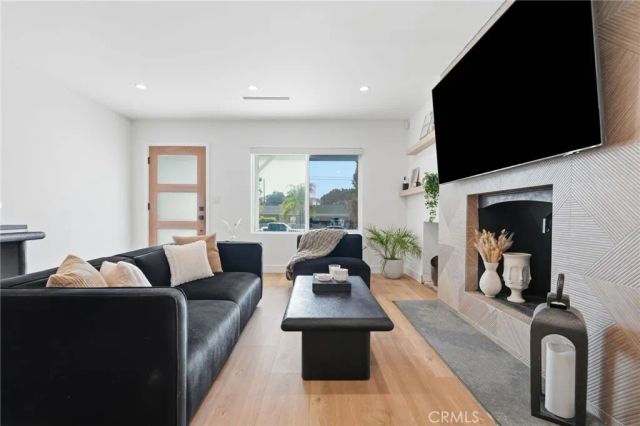 10824 Odell, Sunland, CA 91040