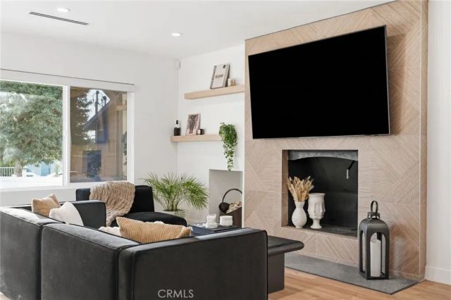 10824 Odell, Sunland, CA 91040