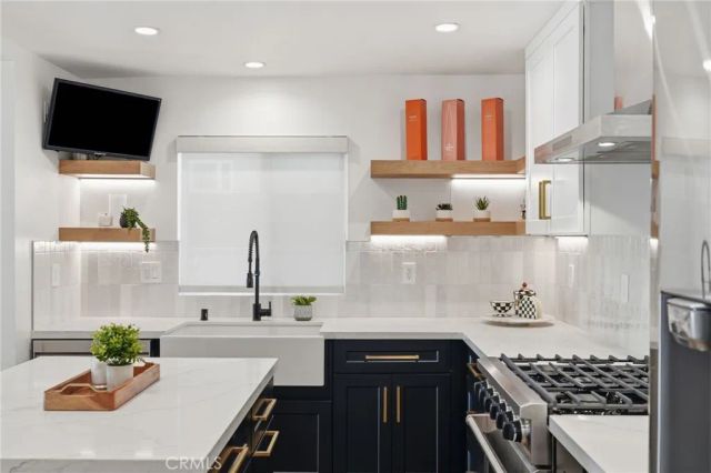 10824 Odell, Sunland, CA 91040