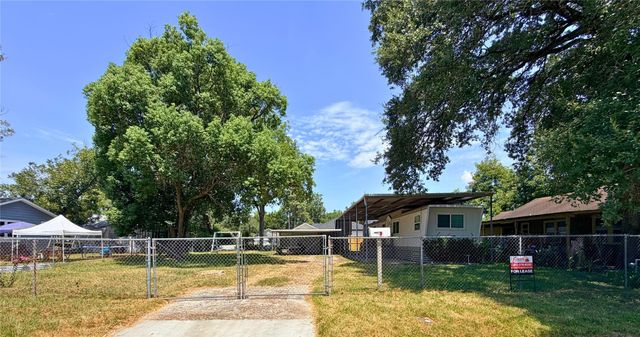 310 E Jack Street, Baytown, TX 77520