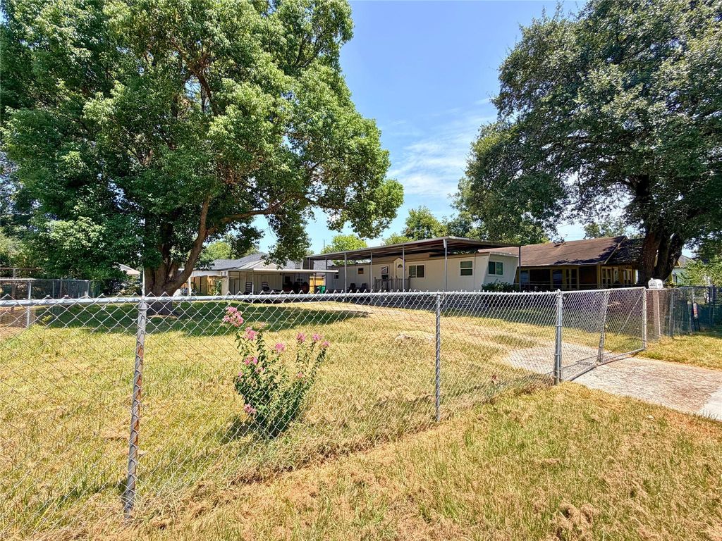 310 E Jack Street, Baytown, TX 77520