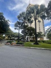 1000 Quayside Terrace 1807, Miami, FL 33138