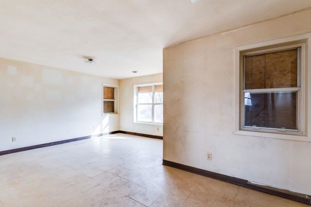 1547 N Gentry Dr, Wichita, KS 67208