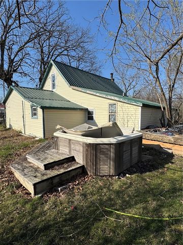 103 Maple Street, Omaha, AR 72662