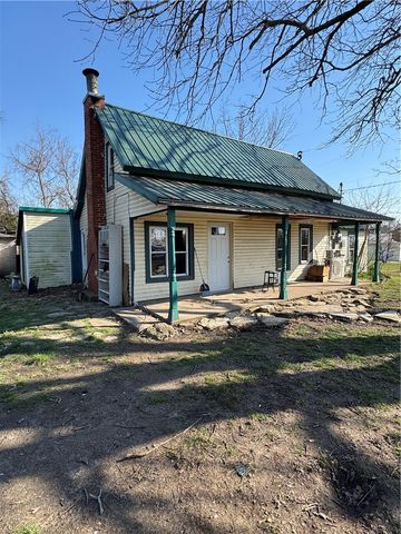 103 Maple Street, Omaha, AR 72662