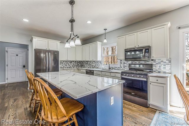 4387 Emu Drive, Pinckney, MI 48169