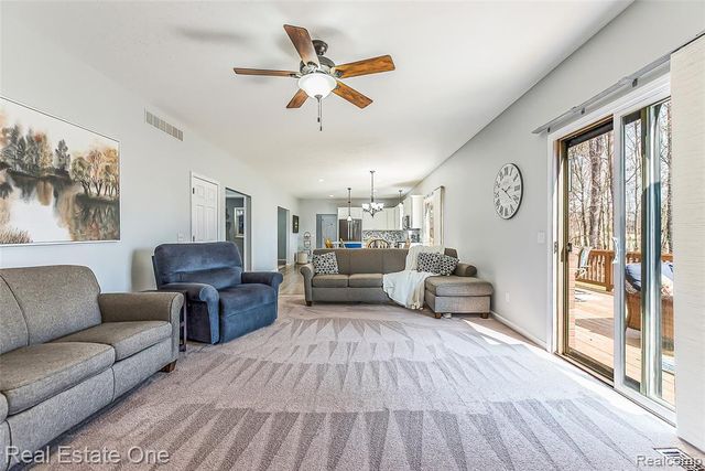 4387 Emu Drive, Pinckney, MI 48169