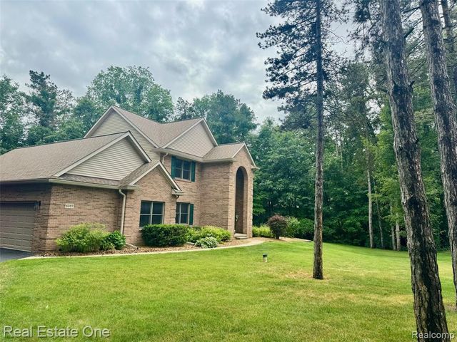 4387 Emu Drive, Pinckney, MI 48169