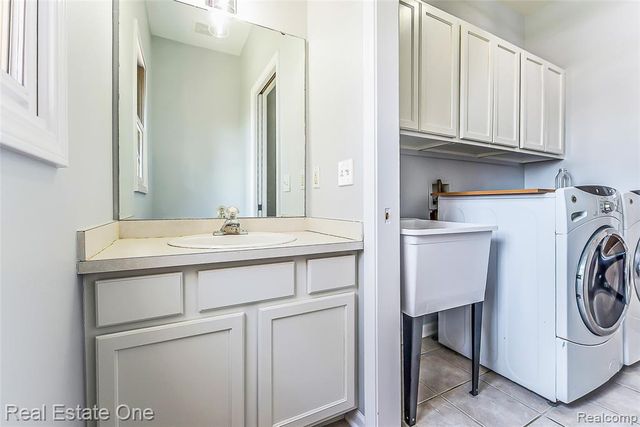 4387 Emu Drive, Pinckney, MI 48169