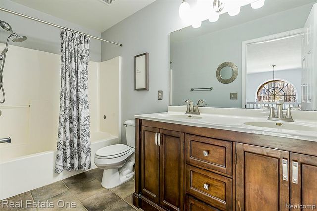 4387 Emu Drive, Pinckney, MI 48169