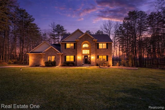 4387 Emu Drive, Pinckney, MI 48169