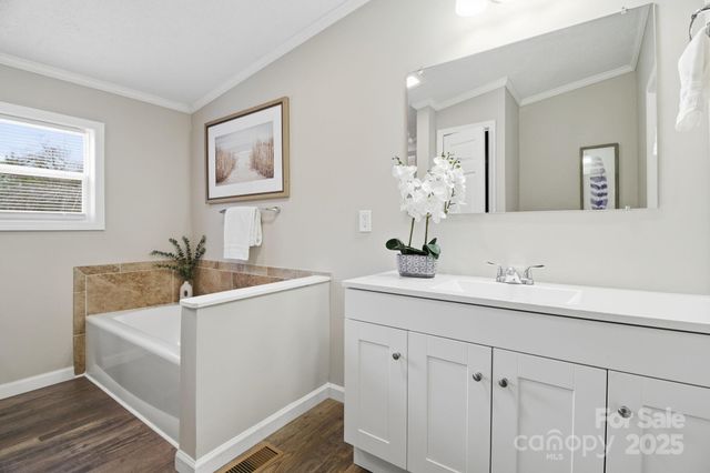 2501 Swanson Road, Crouse, NC 28033