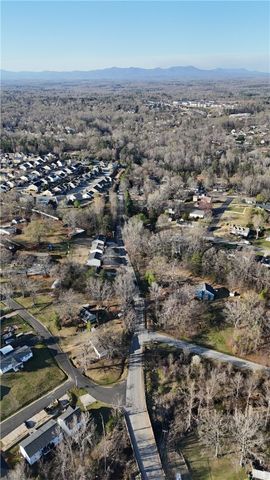 4551 West Silver Lake Drive, Taylors, SC 29687