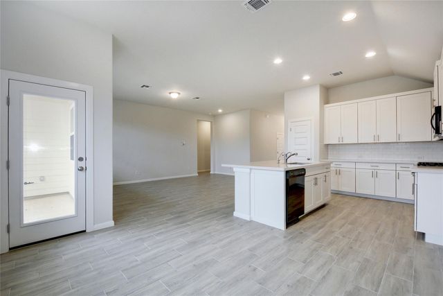 134 Edgewater TRL, Bastrop, TX 78602
