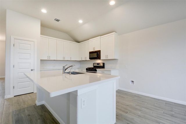 134 Edgewater TRL, Bastrop, TX 78602