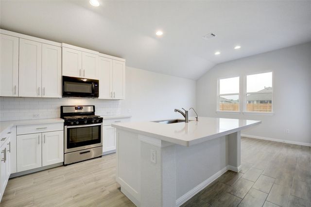 134 Edgewater TRL, Bastrop, TX 78602